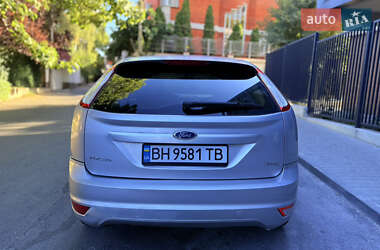 Хетчбек Ford Focus 2011 в 