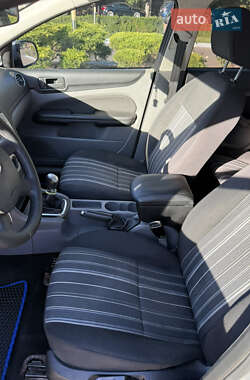 Хетчбек Ford Focus 2011 в 