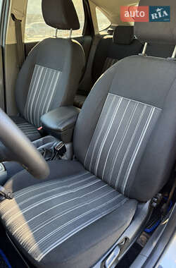 Хетчбек Ford Focus 2011 в 