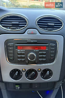 Хетчбек Ford Focus 2011 в 