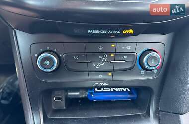 Седан Ford Focus 2015 в 