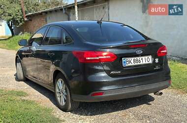 Седан Ford Focus 2015 в 