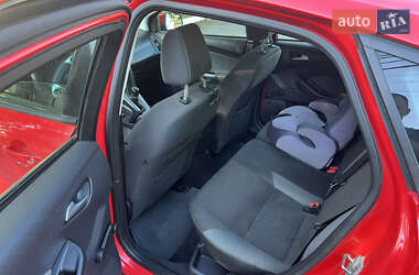 Хэтчбек Ford Focus 2012 в 