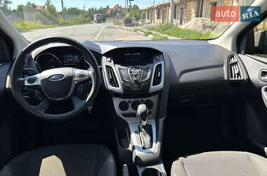 Хэтчбек Ford Focus 2011 в 