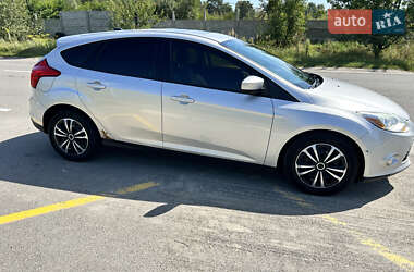 Хэтчбек Ford Focus 2011 в 