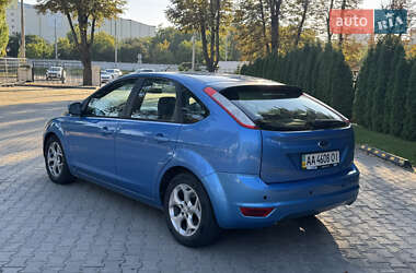 Хэтчбек Ford Focus 2010 в 