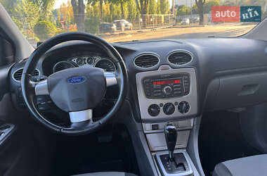 Хэтчбек Ford Focus 2010 в 