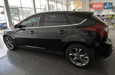 Хэтчбек Ford Focus 2012 в 