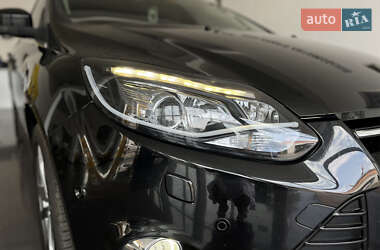 Хэтчбек Ford Focus 2012 в 