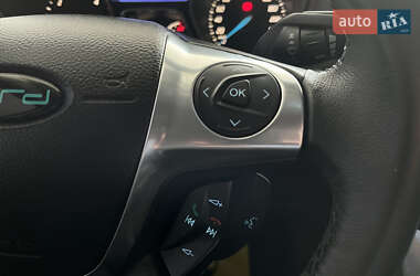 Хэтчбек Ford Focus 2012 в 