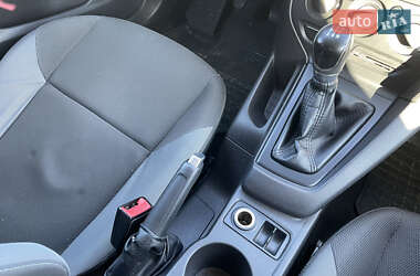 Хэтчбек Ford Focus 2012 в 