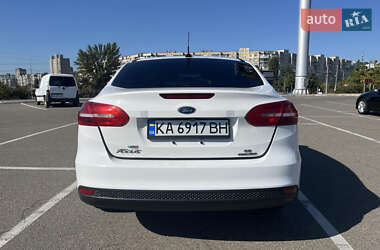 Седан Ford Focus 2015 в 
