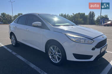 Седан Ford Focus 2015 в 