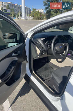 Седан Ford Focus 2015 в 
