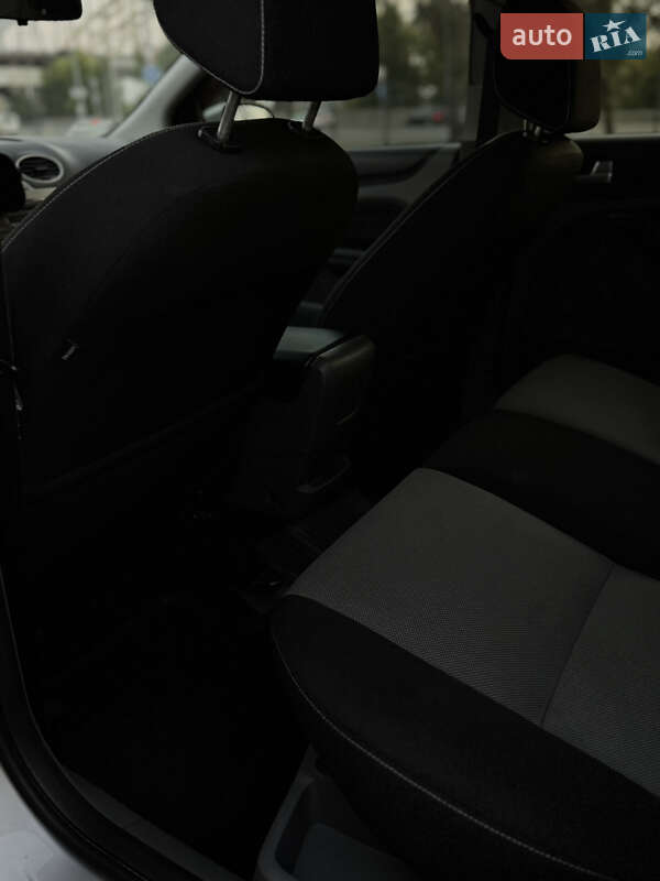 Хэтчбек Ford Focus 2010 в Киеве фото 10 Хэтчбек Ford Focus 2010 в Киеве