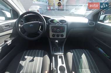 Хэтчбек Ford Focus 2011 в 