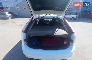 Хэтчбек Ford Focus 2011 в 