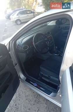 Хэтчбек Ford Focus 2011 в 