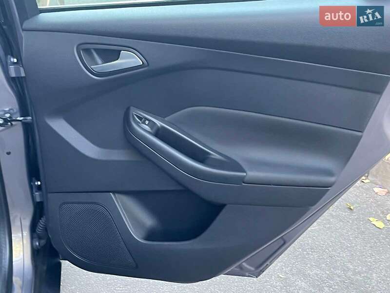 Хэтчбек Ford Focus 2012 в Киеве фото 27 Хэтчбек Ford Focus 2012 в Киеве