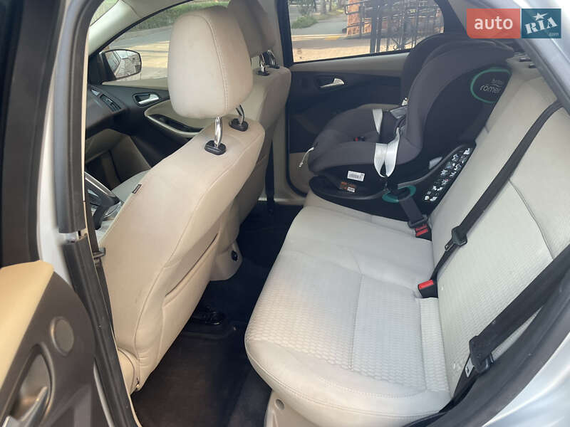 Хэтчбек Ford Focus 2012 в Золочеве