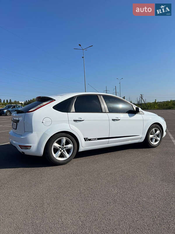 Хэтчбек Ford Focus 2010 в Ровно
