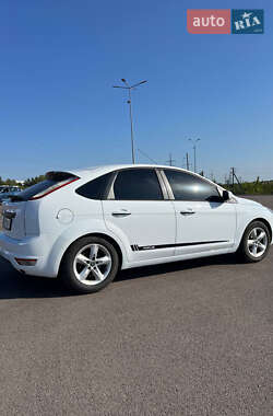 Хэтчбек Ford Focus 2010 в 