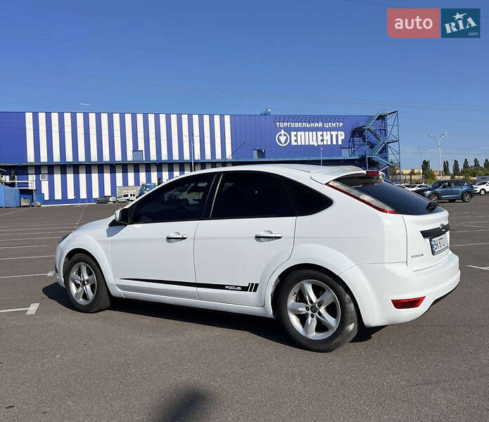 Хэтчбек Ford Focus 2010 в Ровно