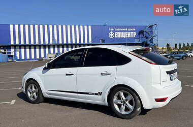 Хэтчбек Ford Focus 2010 в 