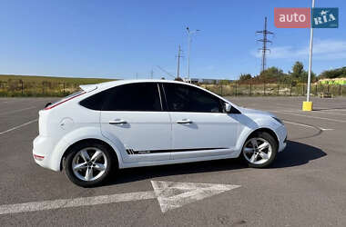 Хэтчбек Ford Focus 2010 в 