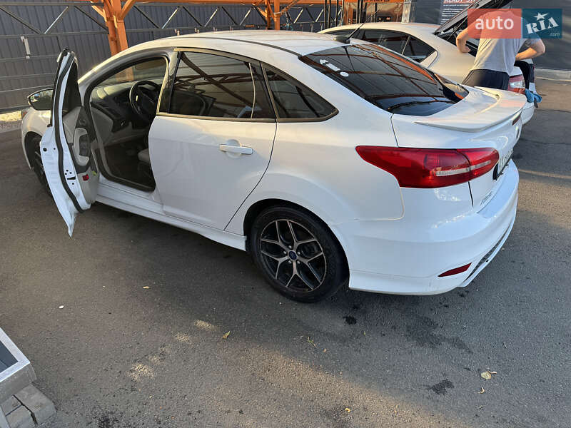 Седан Ford Focus 2015 в Харькове фото 2 Седан Ford Focus 2015 в Харькове