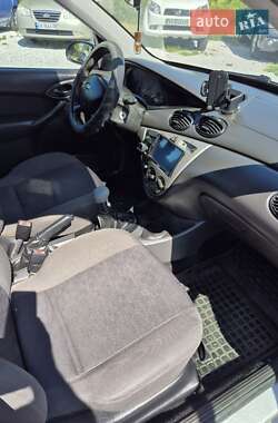 Хэтчбек Ford Focus 2002 в 