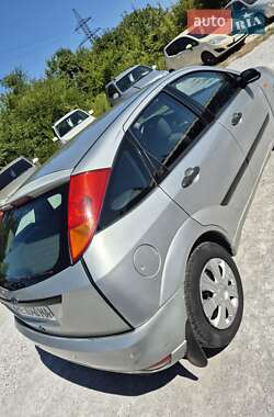Хэтчбек Ford Focus 2002 в 