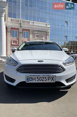 Седан Ford Focus 2015 в 
