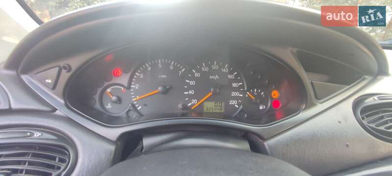 Седан Ford Focus 2000 в Хмельнике