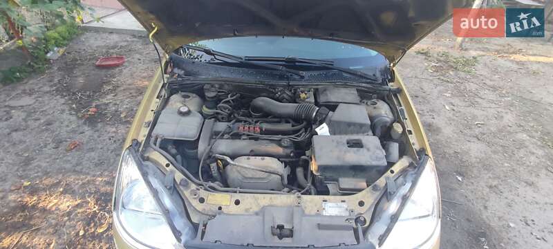 Седан Ford Focus 2000 в Хмельнике