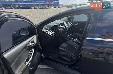 Хэтчбек Ford Focus 2013 в 