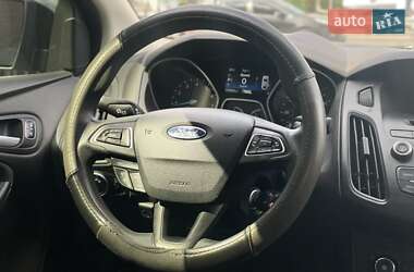 Седан Ford Focus 2015 в 