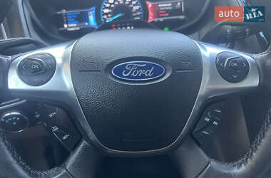 Хэтчбек Ford Focus 2011 в 