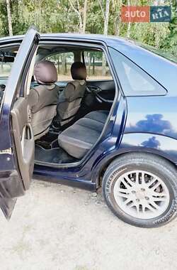 Седан Ford Focus 2002 в 