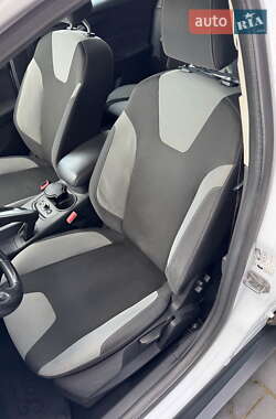 Хэтчбек Ford Focus 2013 в 