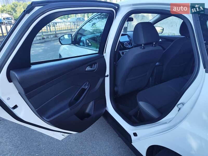 Хэтчбек Ford Focus 2014 в Киеве