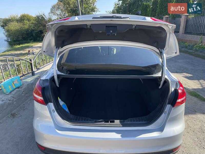 Седан Ford Focus 2015 в Черкасах