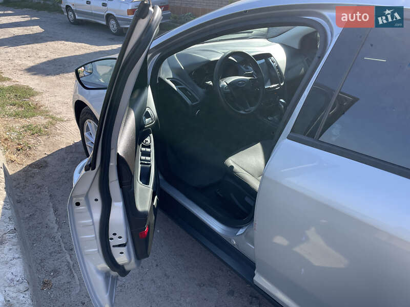 Седан Ford Focus 2015 в Черкасах