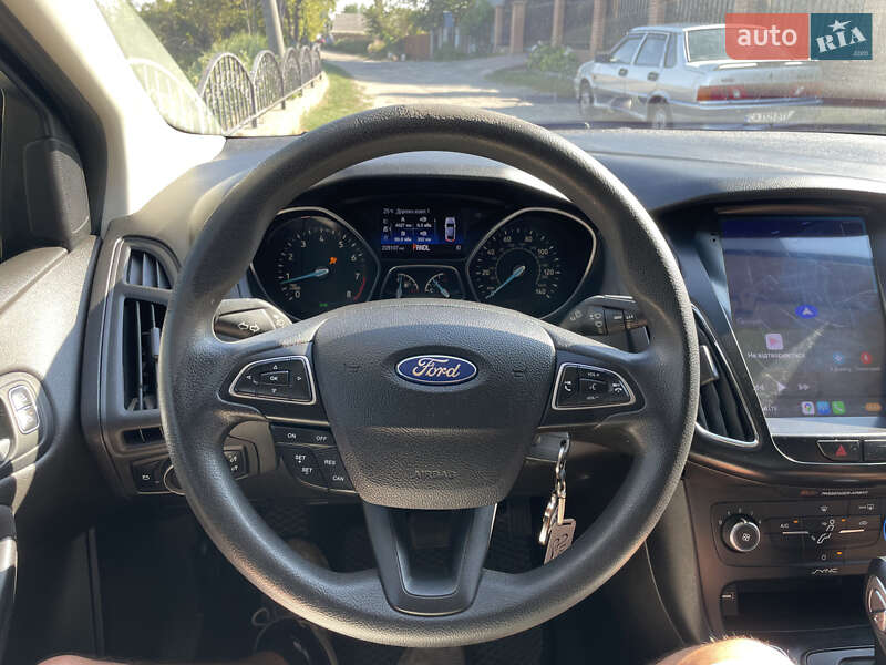Седан Ford Focus 2015 в Черкасах