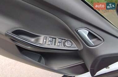 Хэтчбек Ford Focus 2013 в 