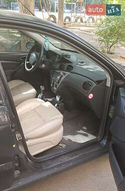 Хэтчбек Ford Focus 2001 в 