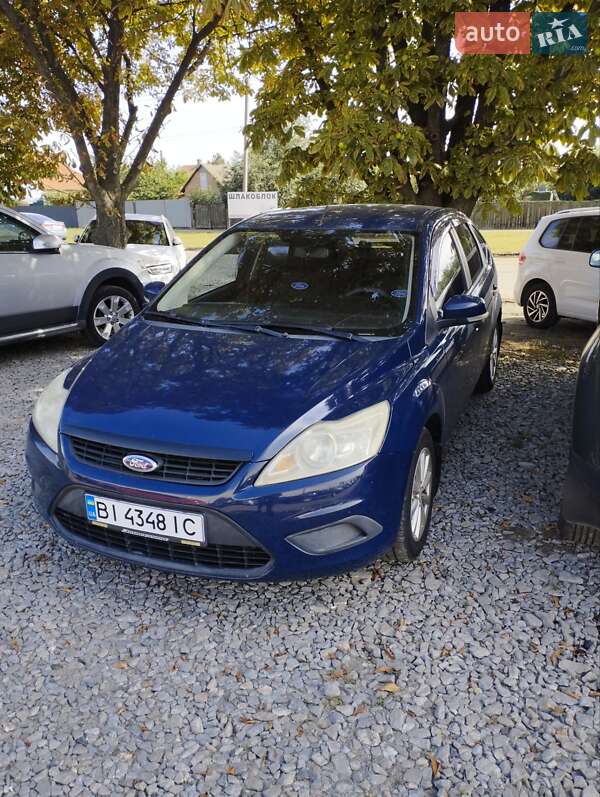 Хэтчбек Ford Focus 2011 в 