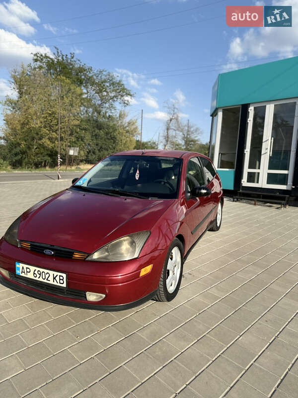 Хэтчбек Ford Focus 2000 в 