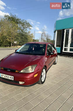 Хэтчбек Ford Focus 2000 в 