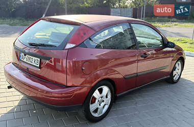 Хэтчбек Ford Focus 2000 в 
